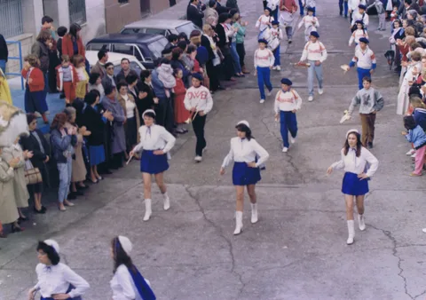Majorettes, tambores, bombos y cornetas de San Mateo de Gallego