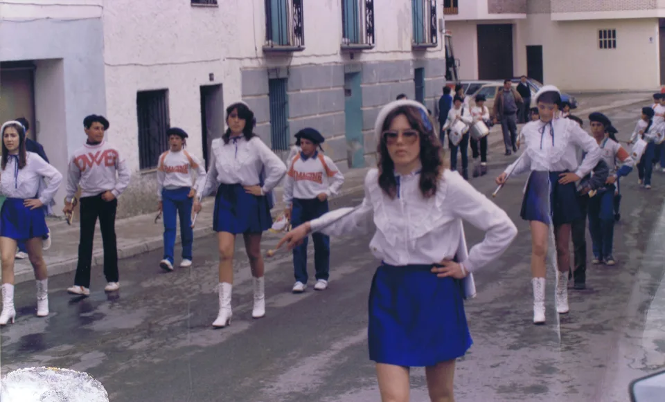 Majorettes, tambores, bombos y cornetas de San Mateo de Gallego