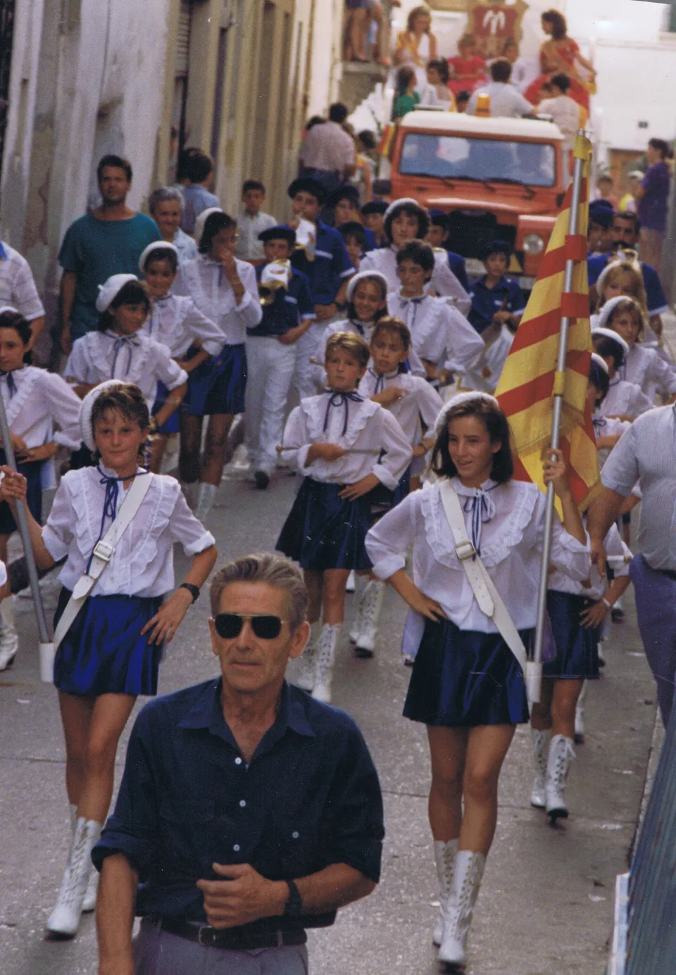 Majorettes, tambores, bombos y cornetas de San Mateo de Gallego
