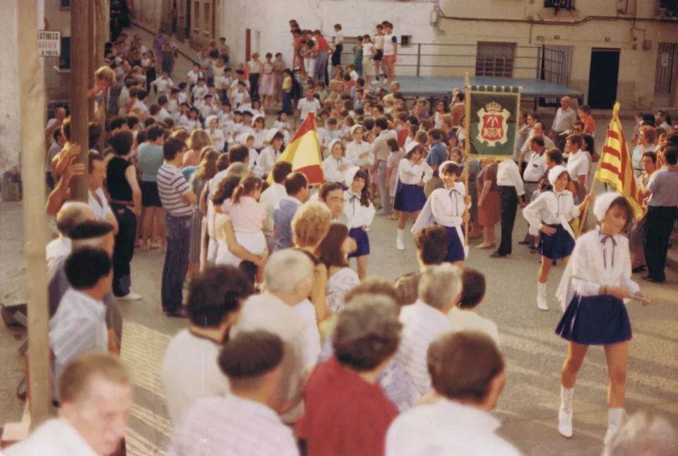 Majorettes, tambores, bombos y cornetas de San Mateo de Gallego