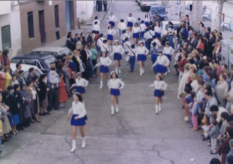 Majorettes, tambores, bombos y cornetas de San Mateo de Gallego