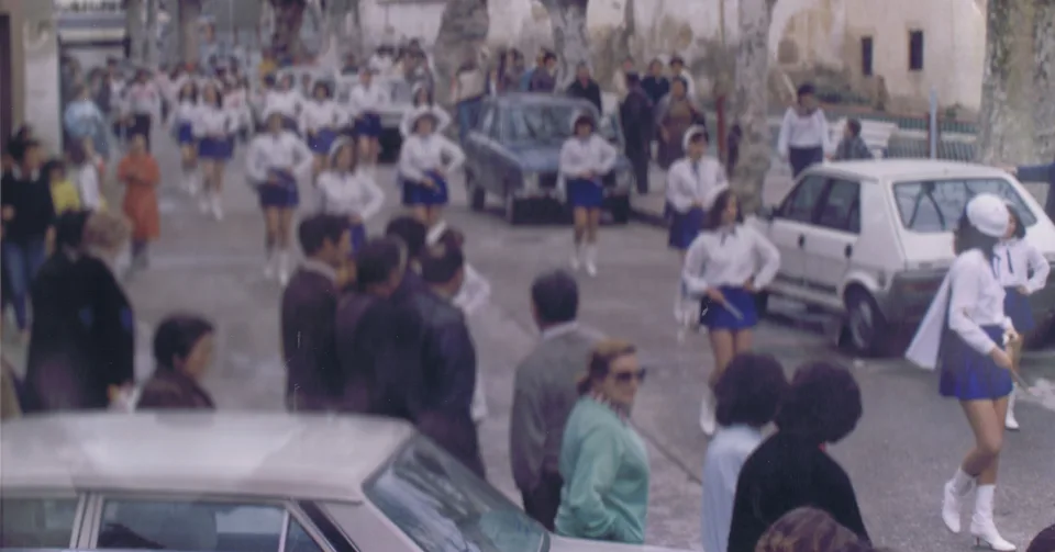 Majorettes, tambores, bombos y cornetas de San Mateo de Gallego