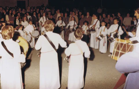 Majorettes, tambores, bombos y cornetas de San Mateo de Gallego
