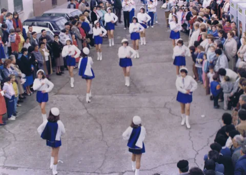 Majorettes, tambores, bombos y cornetas de San Mateo de Gallego
